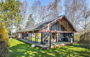 2 Bedroom Cozy Home In Dronningmølle